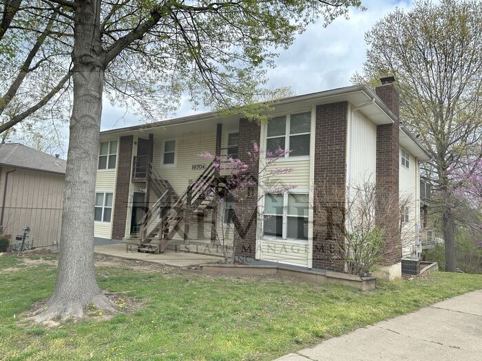 16704 E 28th Pl in Independence, MO - Building Photo