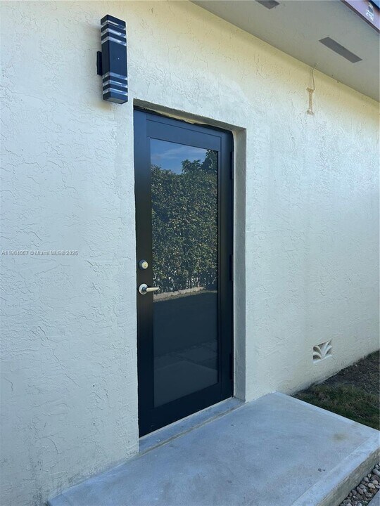 18520 Caribbean Blvd in Cutler Bay, FL - Building Photo