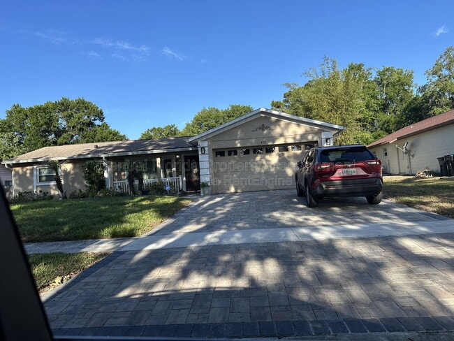 852 Royalton Rd