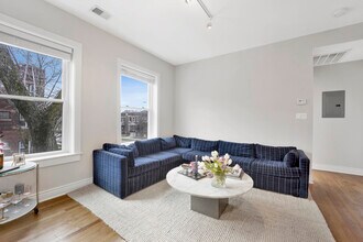 3600 N Oakley Ave in Chicago, IL - Foto de edificio - Building Photo