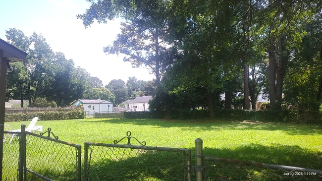 604 King Arthur Rd in Greenville, NC - Building Photo - Building Photo