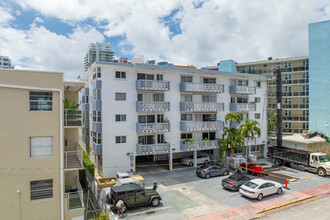 Bay House in Miami Beach, FL - Building Photo - Building Photo