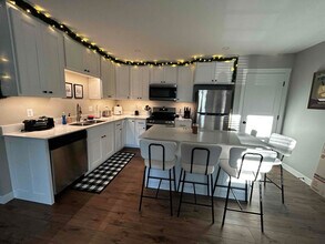1771 Old Stage Rd-Unit -5 in Decorah, IA - Foto de edificio - Building Photo