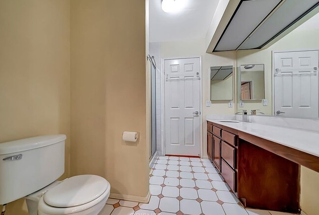 18324 Clark St in Los Angeles, CA - Building Photo - Building Photo