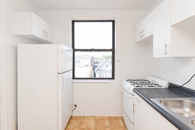 2334.5 N Spaulding Ave in Chicago, IL - Building Photo - Building Photo