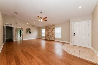 1018 Brenton Leaf Dr in Ruskin, FL - Building Photo - Building Photo