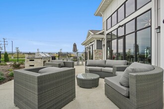 Seasons at Mount Pleasant in Mount Pleasant, WI - Foto de edificio - Building Photo