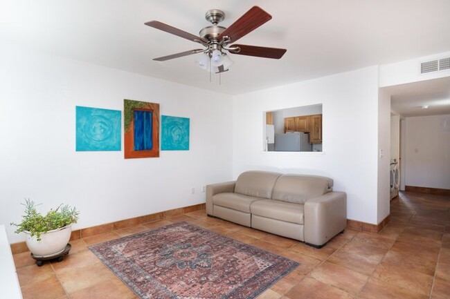 Dos Santos Apartments in Santa Fe, NM - Building Photo - Interior Photo