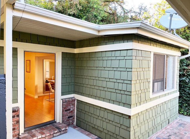 1795 San Pasqual St, Unit Guesthouse in Pasadena, CA - Building Photo - Building Photo