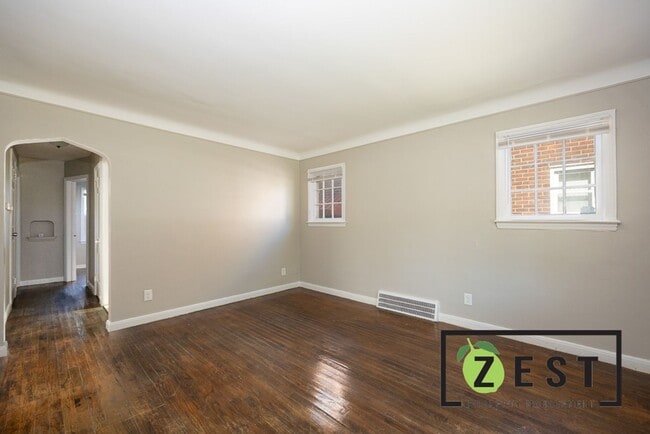 5561 Lakepointe St in Detroit, MI - Foto de edificio - Building Photo
