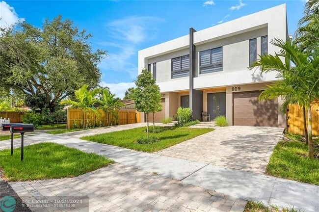 811 SW 10th Terrace in Fort Lauderdale, FL - Building Photo - Building Photo