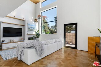 303 Windward Ave in Los Angeles, CA - Building Photo - Building Photo