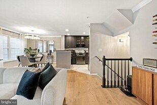 12906 Fair Briar Ln in Fairfax, VA - Building Photo