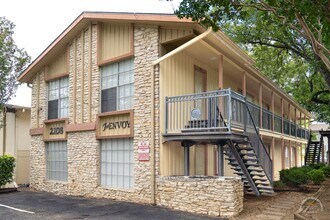 Envoy Apartments in Austin, TX - Foto de edificio - Building Photo