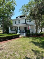 302 Live Oak St, Unit 4 in New Smyrna Beach, FL - Building Photo