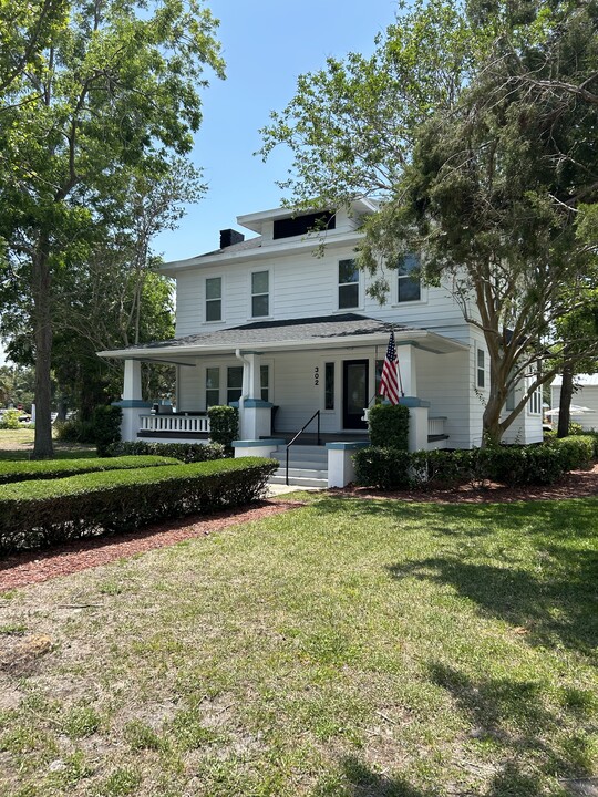 302 Live Oak St in New Smyrna Beach, FL - Building Photo
