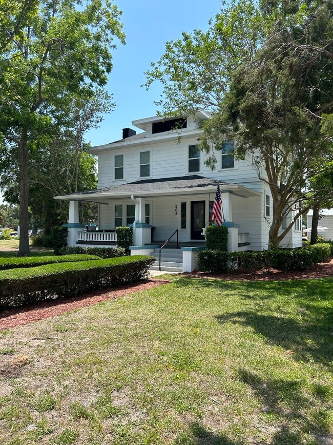 302 Live Oak St, Unit 4