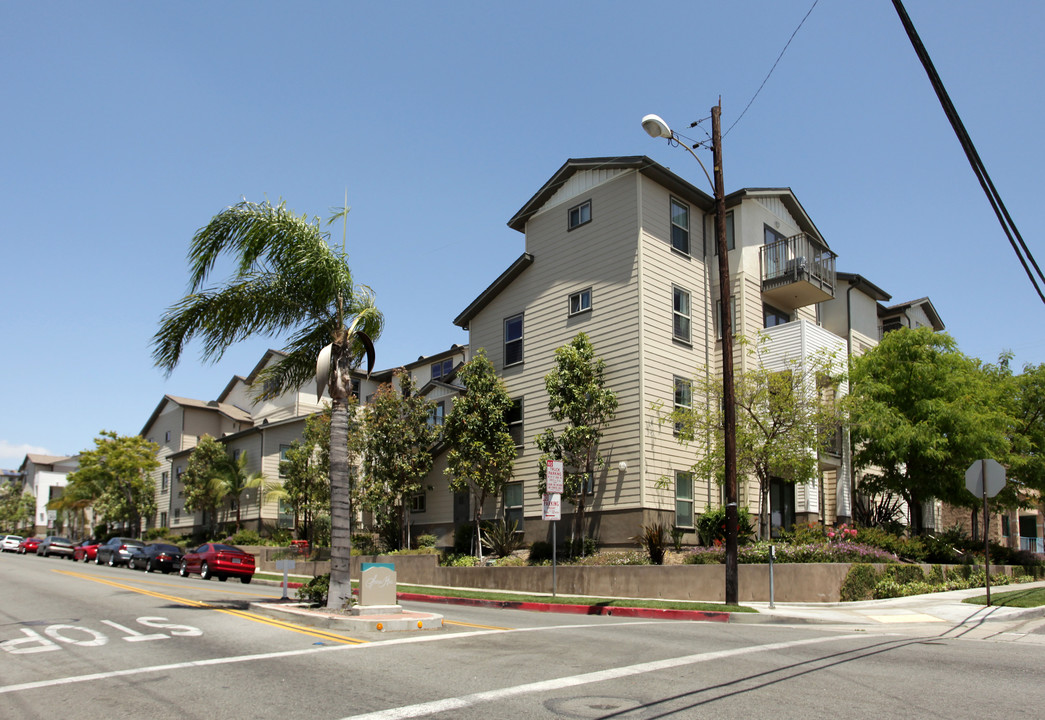 Las Brisas II Apartments in Signal Hill, CA - Building Photo