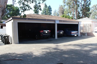 13524 Vanowen St in Van Nuys, CA - Building Photo - Building Photo