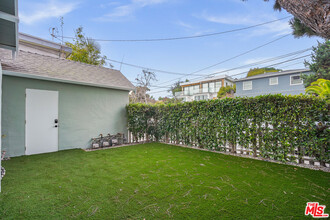 726 Pier Ave in Santa Monica, CA - Building Photo - Building Photo