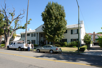 1122 N Louise St in Glendale, CA - Building Photo - Building Photo