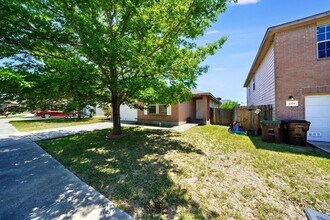 6338 Fence Crossing in San Antonio, TX - Building Photo - Building Photo