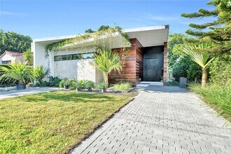 34 SW 26th Rd in Miami, FL - Building Photo - Building Photo