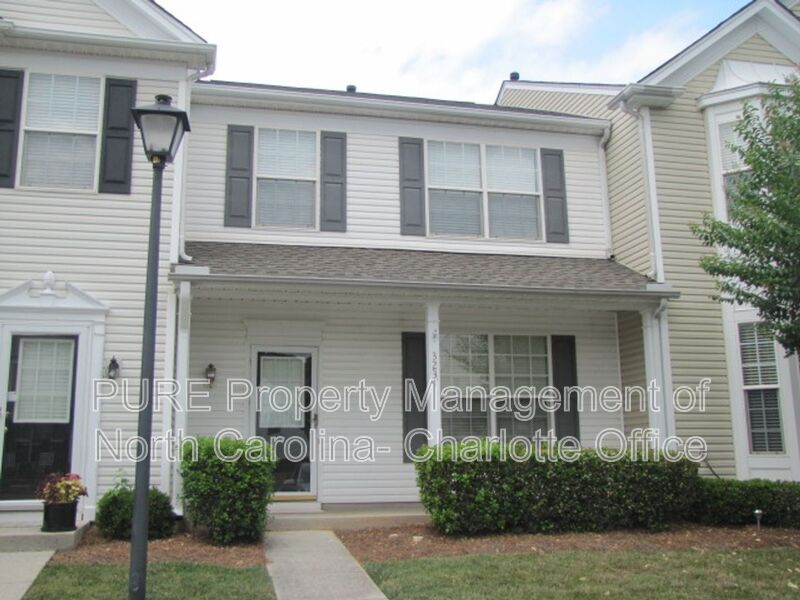 3237 Mannington Dr in Charlotte, NC - Building Photo