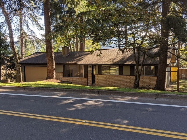 4483 Fox Hollow Rd in Eugene, OR - Building Photo - Building Photo