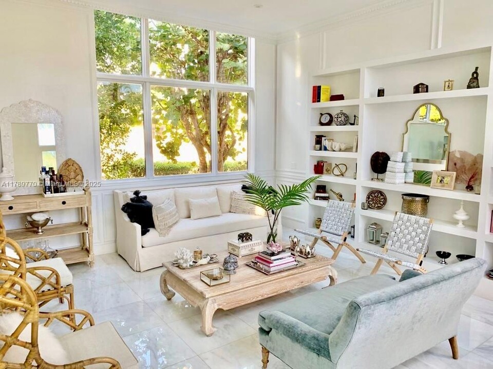 103 E Enid Dr, Unit 103 E Enid Dr # 2 in Key Biscayne, FL - Building Photo