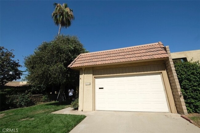 property at 318 S San Dimas Canyon Rd