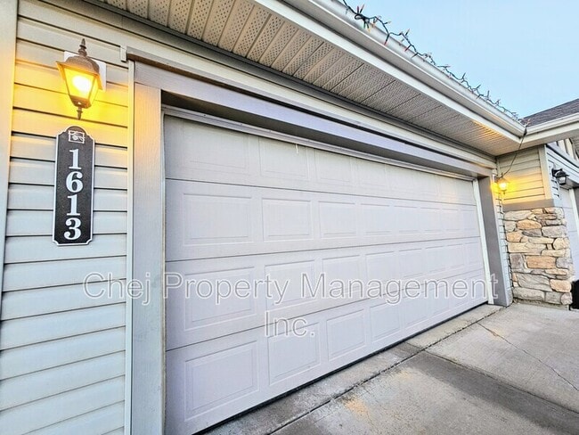 1613 Rutherford Rd SW in Edmonton, AB - Building Photo - Building Photo