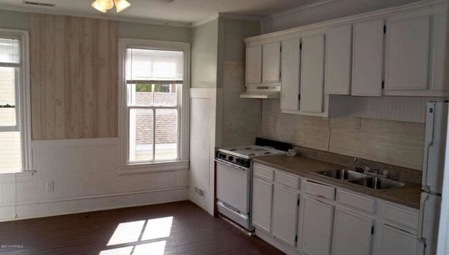 406 Dunn St-Unit -B in New Bern, NC - Building Photo - Building Photo