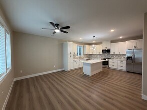 2117 Carr Rd in Pasco, WA - Building Photo - Building Photo