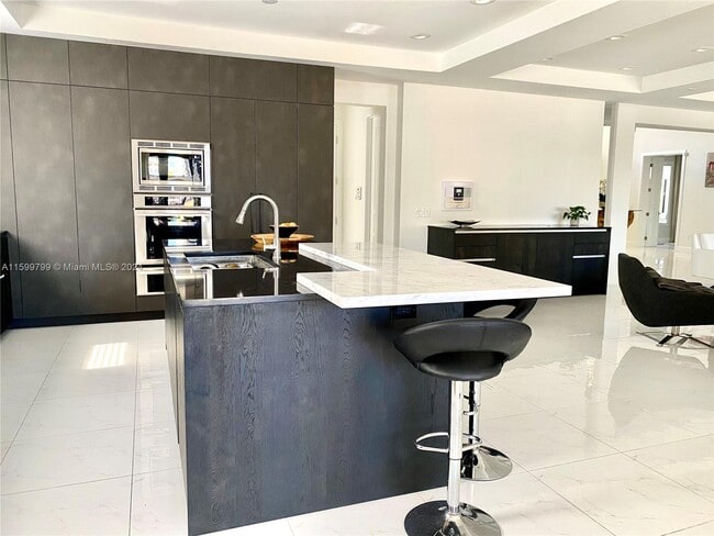 property at 513 Palm Dr