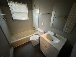 3602 Greensboro St, Unit B in Greensboro, NC - Foto de edificio - Building Photo