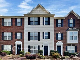 9512 Blossom Hill Dr in Huntersville, NC - Building Photo