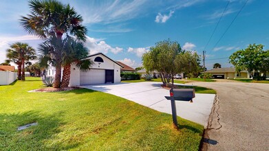 5 Center Pl in Palm Coast, FL - Building Photo - Building Photo