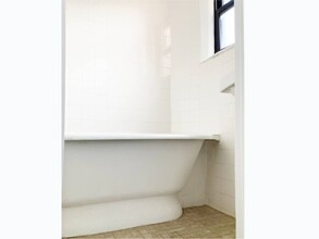 604 Manhattan Ave in Brooklyn, NY - Building Photo - Building Photo