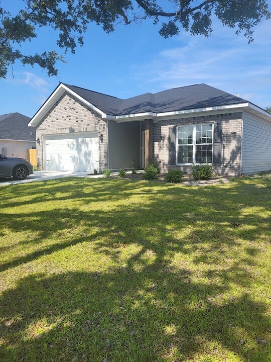 9359 Tibet Rd in Allenhurst, GA - Building Photo