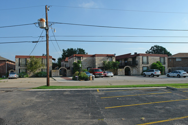 4809 Yale St in Metairie, LA - Building Photo - Building Photo