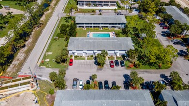 25500 Cockleshell Dr in Bonita Springs, FL - Building Photo - Building Photo