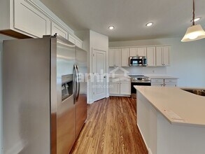 1056 Castor Dr in Sunbury, OH - Foto de edificio - Building Photo