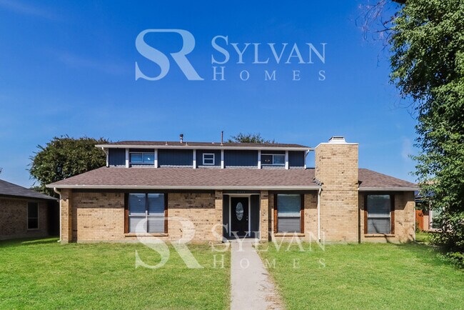 2211 Big Bend Dr in Carrollton, TX - Building Photo - Building Photo