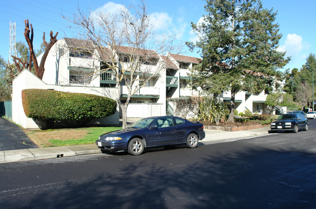 650 Alamo Ct in Mountain View, CA - Building Photo