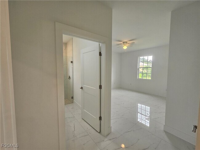 2123 Snead Dr in Lehigh Acres, FL - Building Photo - Building Photo