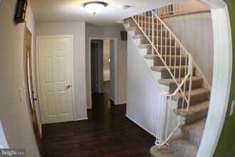2223 Abbotsford Dr in Vienna, VA - Building Photo - Building Photo