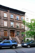 136 W 92nd St in New York, NY - Building Photo