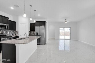 912 Brass Hl Ave in Santa Teresa, NM - Building Photo - Building Photo