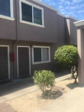 Beachwood Townhouses in Marina, CA - Foto de edificio - Building Photo